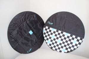 Duo d\'enjolieroues avec 1 grande poche pour cahier de communication + 1 enjolieroue assortie
