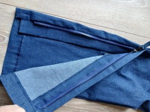 Pantalon INCOGNITO avec poche à sonde urinaire multi-option adapté au handicap