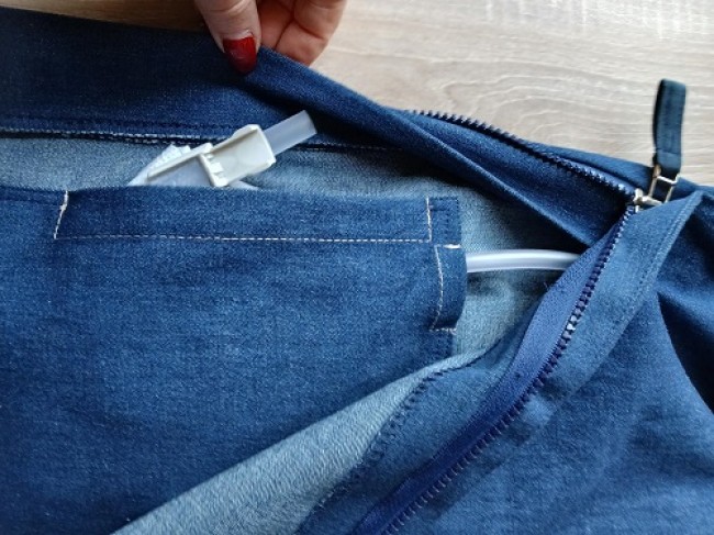 Pantalon INCOGNITO avec poche à sonde urinaire multi-option adapté au handicap