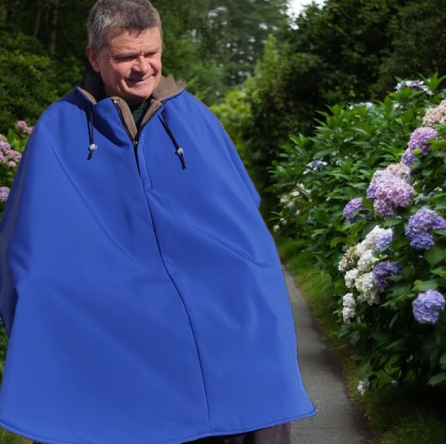 Cape imperméable avec zip et capuche intégrée pour fauteuil roulant