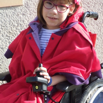Cape imperméable BOMBERS vêtement pour fauteuil roulant sans têtière enfant/adulte