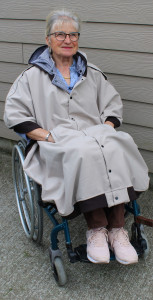 Cape imperméable BOMBERS vêtement  pour fauteuil roulant sans têtière enfant/adulte